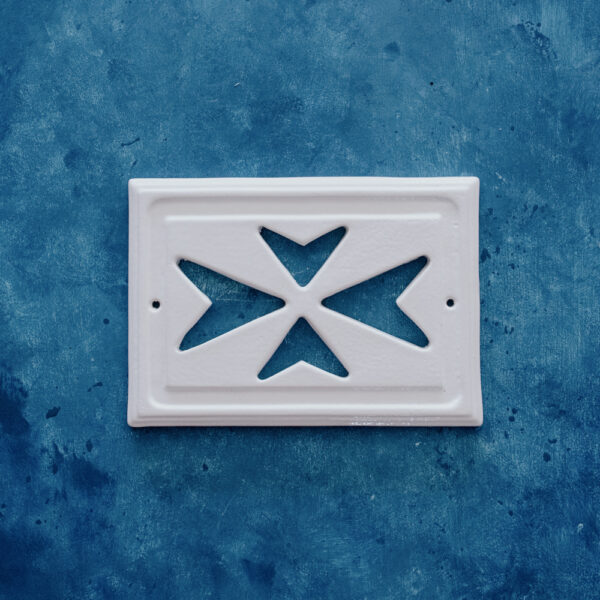 POTTERY VENT MALTESE CROSS 16.3cm X 23cm GLAZED WHITE 1269