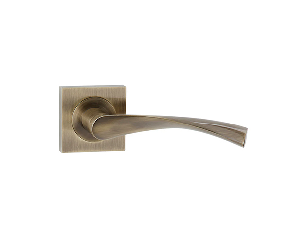 PAIR DOOR HANDLE ZAMAK BRONZE (LEATHER) W/ROSETTE {OVAL KEY HOLE} HERRA RC-130AC